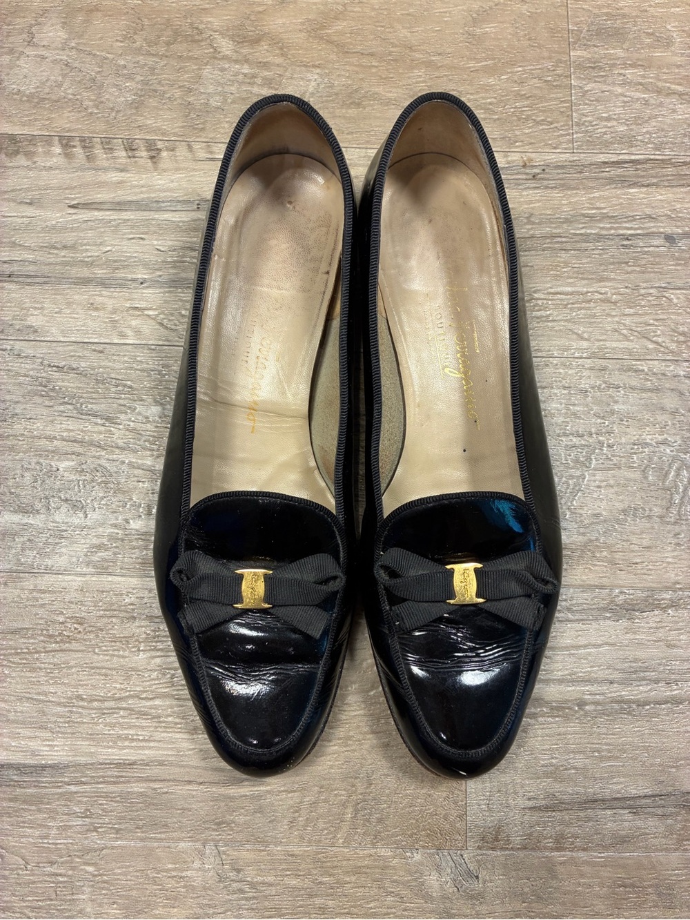 VTG Salvatore Ferragamo Boutique Patent Leather Slip On Loafers Bow Logo - Picture 6 of 13